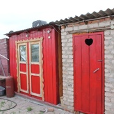 Номера и дом в гостевом доме «Ирина» - Туалет и душ на улице