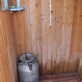 Номера и дом в гостевом доме «Ирина» - Туалет и душ на улице